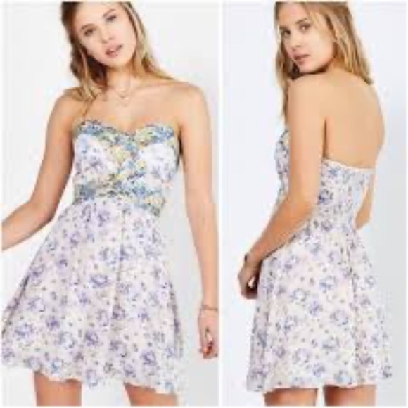 Kimchi Blue Size Med Floral Boho Dress Like New - Picture 1 of 5
